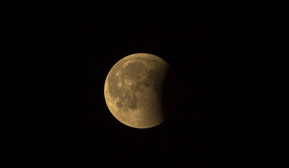 Астролог рассказала, как майское лунное затмение может изменить ход войны