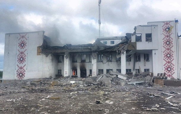 Под Харьковом ракетным ударом уничтожен дом культуры
