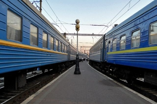 Идут забитые поезда: украинцы массово возвращаются домой