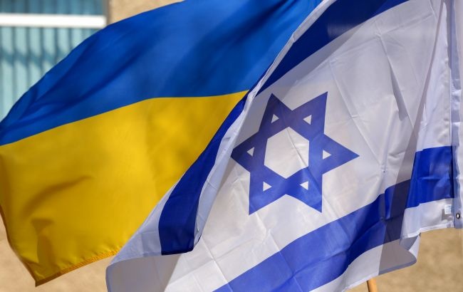 Израиль заявил о поставках в Украину касок и жилетов