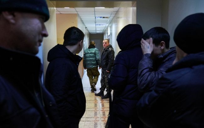 Оккупанты мобилизуют на Донбассе людей с инвалидностью и без медкомиссии
