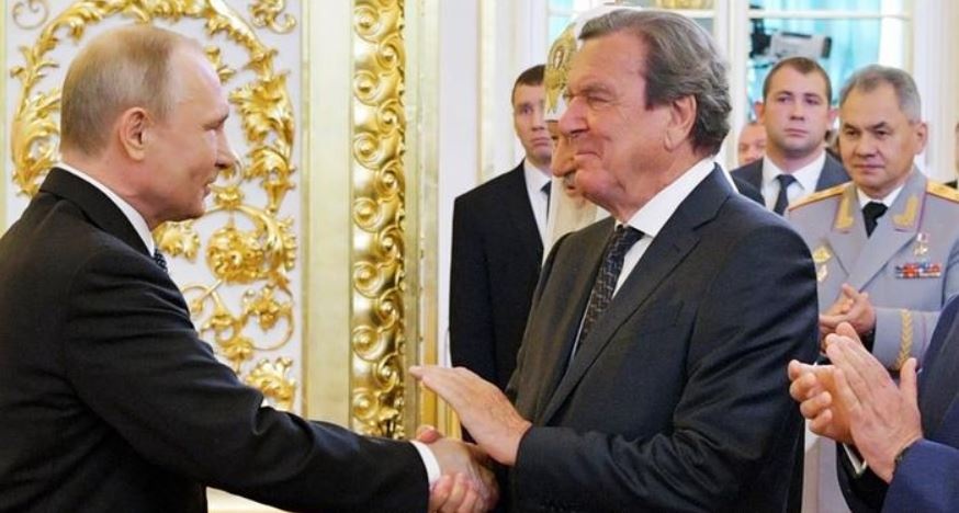 Достали дедушку остракизмом: друг Путина уходит из совета директоров "Роснефти"