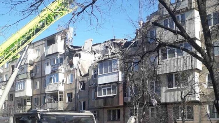 С начала войны в Харькове спасатели извлекли из-под завалов зданий более 150 тел погибших