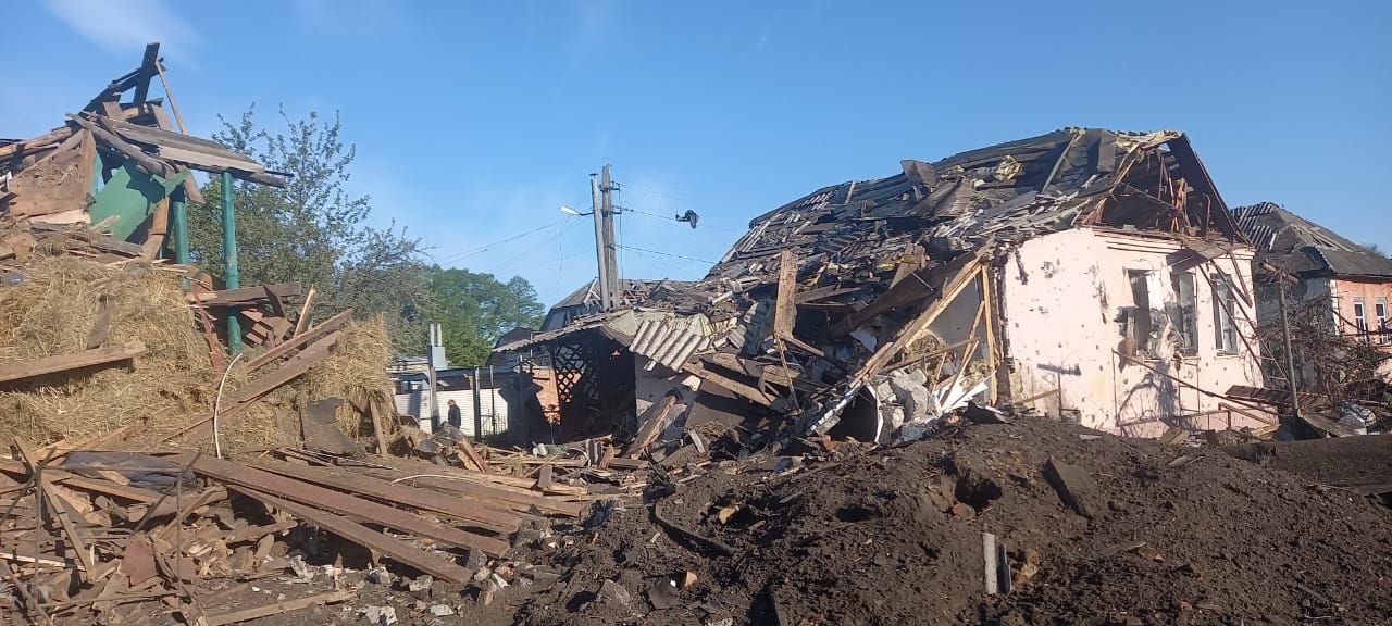 Враг нанес авиаудар по Сумской области: разрушены жилые дома