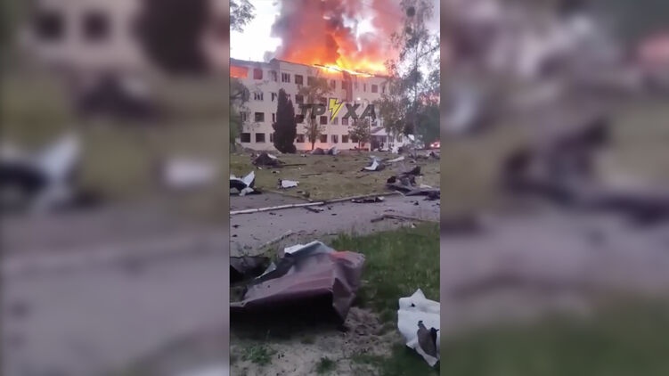 В поселке Десна под завалами здания нашли тела 87 жертв ракетного удара - Зеленский