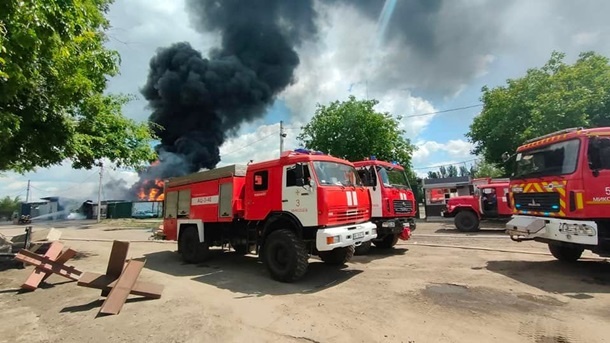 В Николаеве возник мощный пожар на АЗС