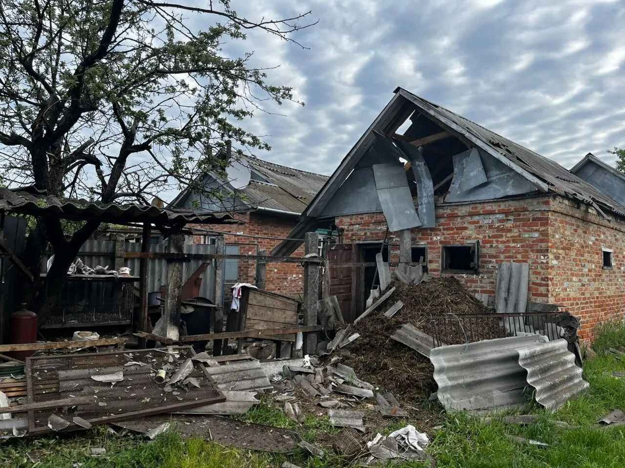 Повреждены десятки домов: противник нанес ракетный удар по Сумщине