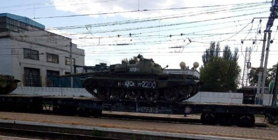 Российские танки Т-62 в Запорожской области: зачем враг привез в Украину откровенный металлолом