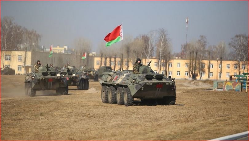 Беларусь снимает с хранения боевую технику: в Генштабе назвали причину