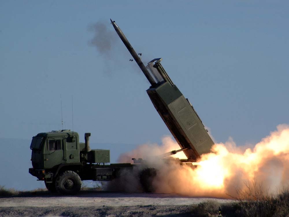 Украина получит артиллерийские ракетные системы - Байден