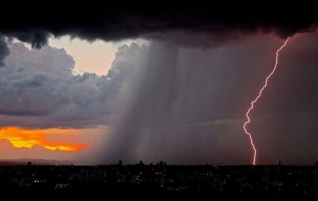 В семи областях Украины ухудшится погода: объявлено штормовое предупреждение