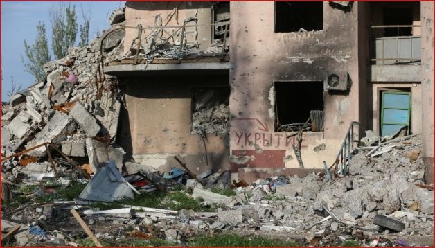 В Мариуполе оккупанты сносят дома: завалы не разбирают, погибших не ищут
