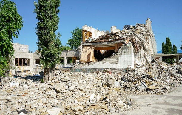 Ракетный удар по Житомирщине: повреждено многоэтажное здание