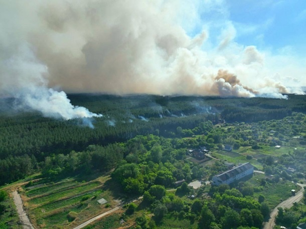 На Харьковщине после вражеских обстрелов загорелся лес