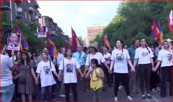 Лаврова Ереван стретил протестами