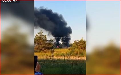 Хлопки и пожар: в Брянской области горит воинская часть