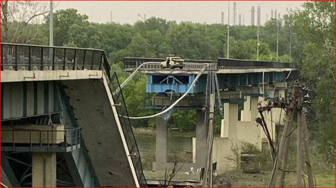 Оккупанты разрушили второй мост между Северодонецком и Лисичанском