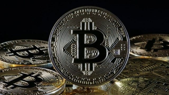 Стоимость Bitcoin резко обвалилась ниже 22 тысяч долларов