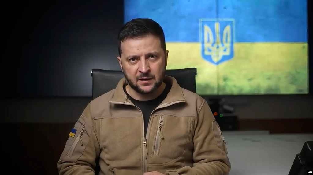 Зеленский жестко ответил Байдену на предупреждения о войне