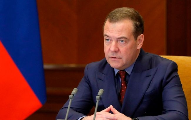 Медведев по-хамски отреагировал на визит Макрона, Шольца и Драги в Киев