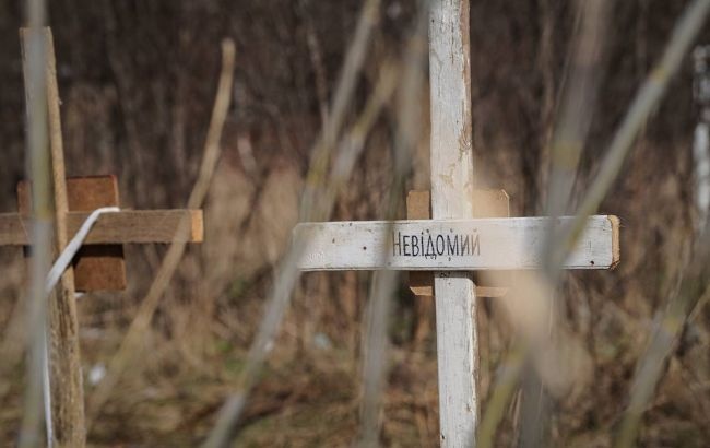 Тривають активні обстріли: у Лисичанську тіла мирних жителів ховають у братській могилі