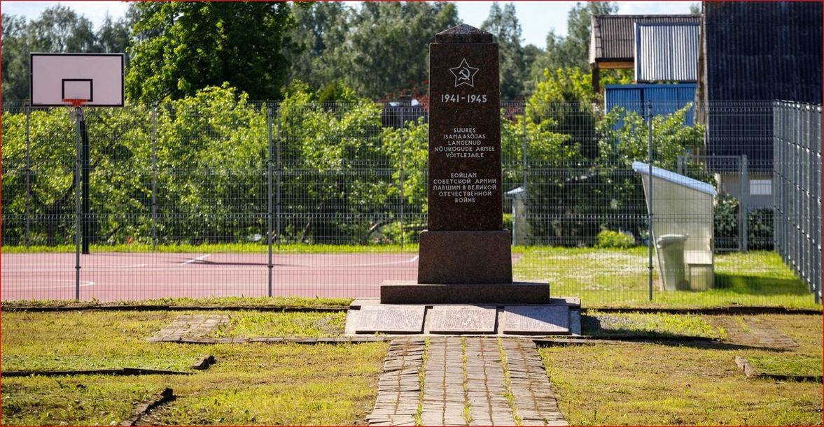Братська могила в естонському місті - радянський фальсифікат: подробиці