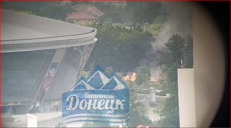 В Донецке "прилет": пожар вспыхнул возле "Донбасс Арены"