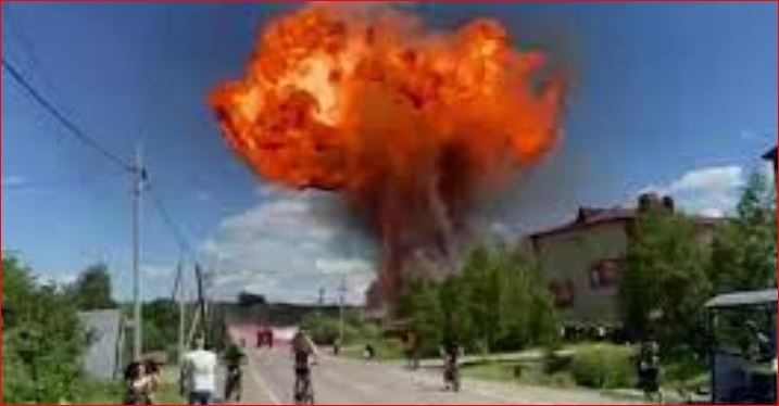Огненный "гриб" на АЗС: в РФ взорвалась цистерна с газом