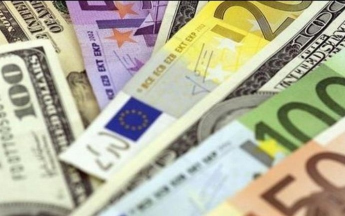 Курс валют обновлен: сколько сегодня стоит доллар и евро