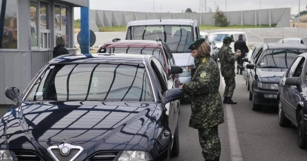 Украинцам разрешили ввозить автомобили на всех пунктах пропуска Львовской области