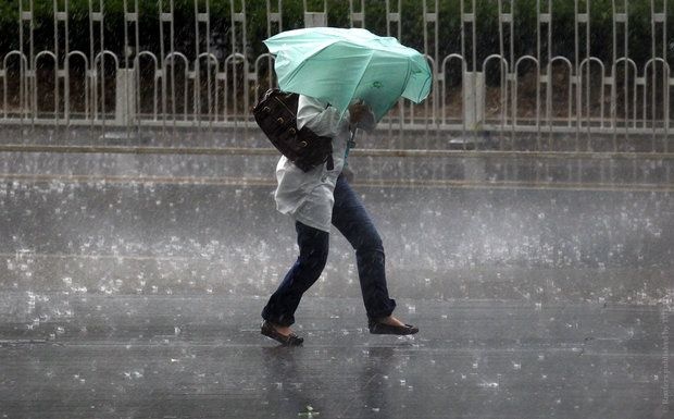 Ливни, шквалы и даже смерчи: синоптик испугала прогнозом погоды на завтра