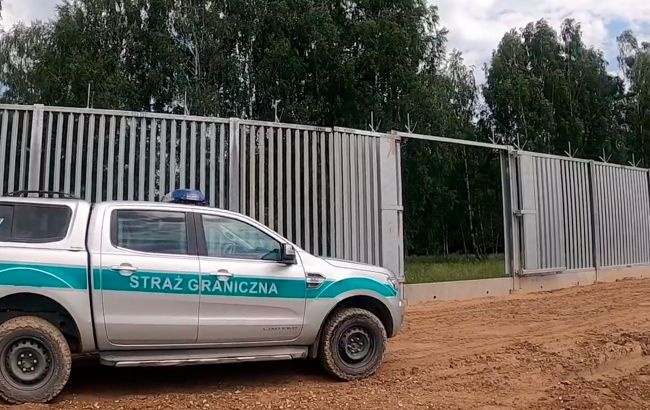Польша заявила о завершении строительства стены на границе с Беларусью