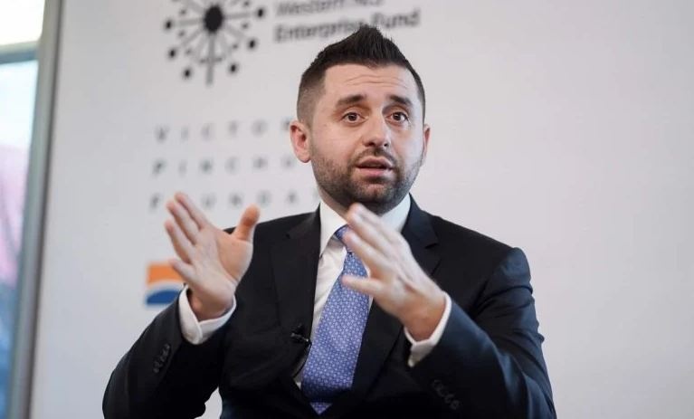 Отставка Кабмина: Арахамия ответил на слухи о замене премьер-министра Украины