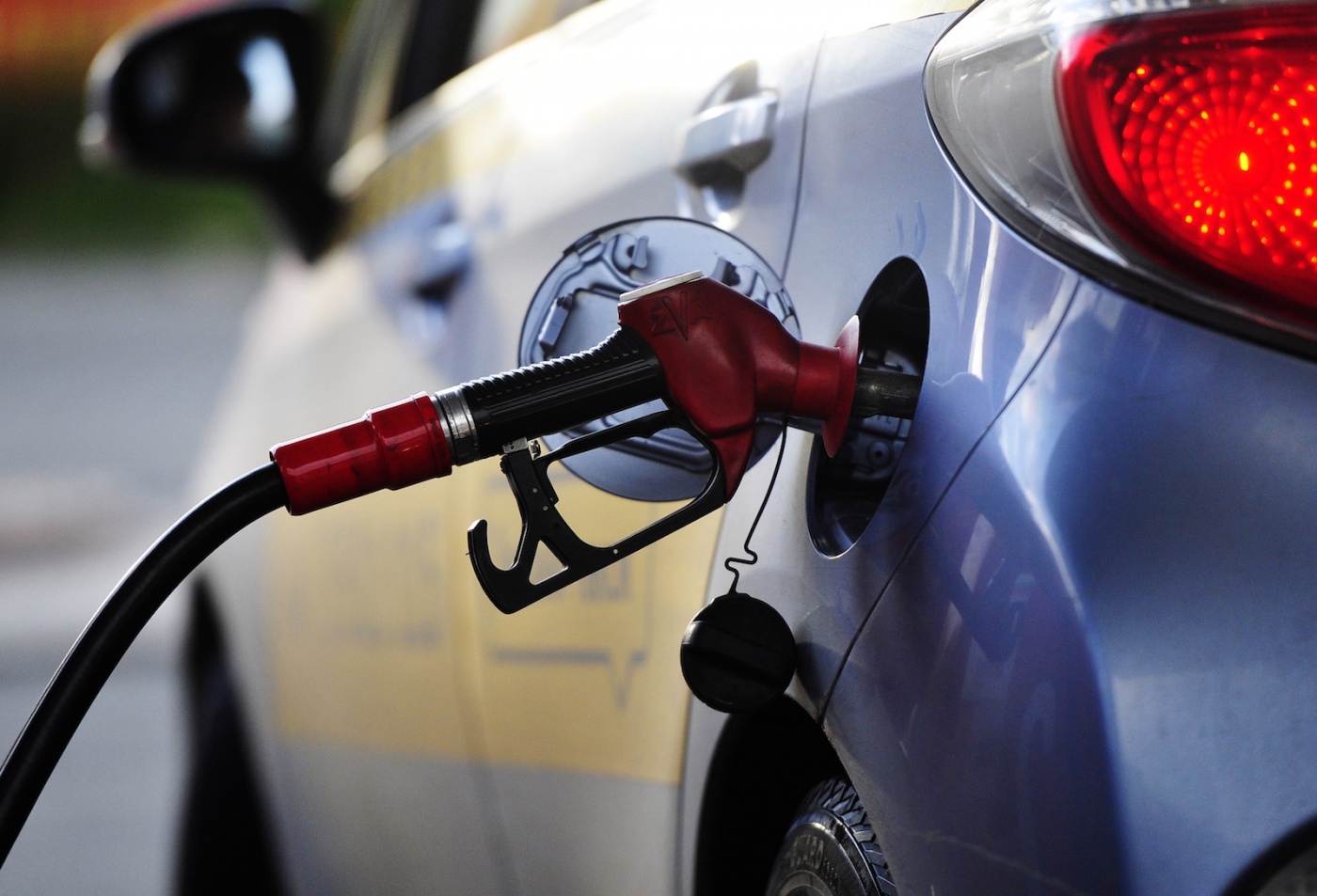 Сети АЗС обновили цены на бензин, ДТ и автогаз: сколько теперь стоит горючее