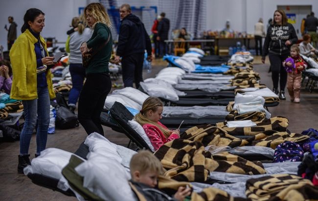 В Польше перестали выплачивать помощь украинским беженцам в размере 40 злотых в сутки