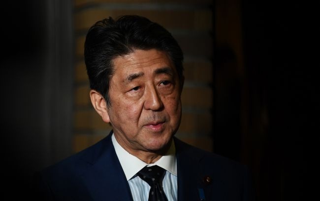 Бывший премьер Японии скончался после покушения недалеко от Киото