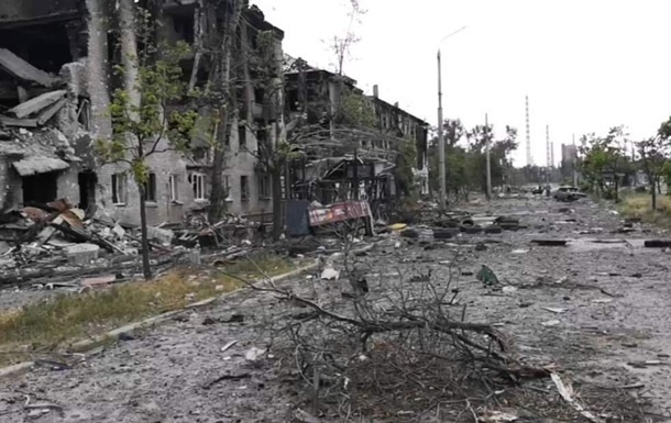 Инфраструктура уничтожена: Гайдай заявил о гумкатастрофе на Донбассе