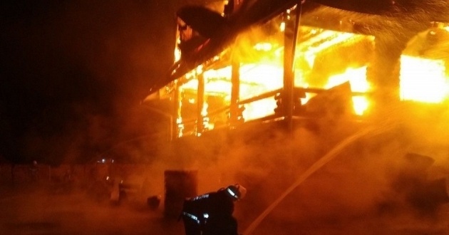 Оккупанты ударили по Одессе: бушует пожар