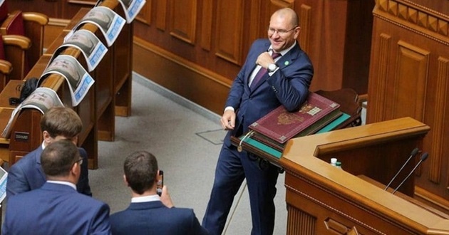 Из Рады прогнали депутата-любителя Лукашенко, который пришел в военной форме
