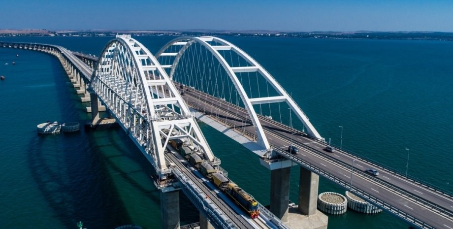 О. Жданов: Почему Украине пора ударить по Крымскому мосту и военным базам на полуострове