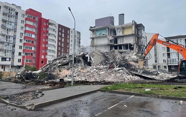 В Буче демонтировали разрушенный в марте жилой дом