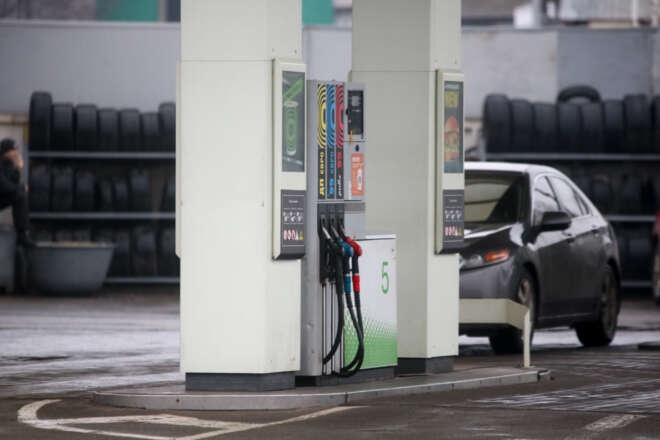 Оптовые цены на топливо снижаются: что будет с ценниками на АЗС