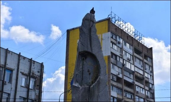 В Запорожье убирают памятник Пушкина