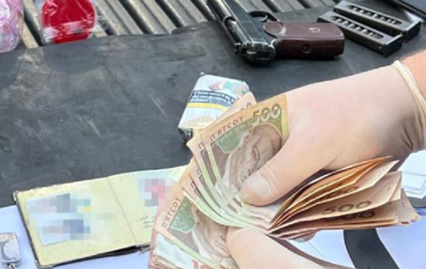50 тыс. грн чтобы избежать призыва: начальник военкомата попался на взятке