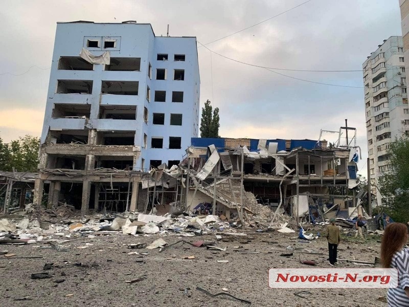 Утренний обстрел Николаева: разрушен супермаркет