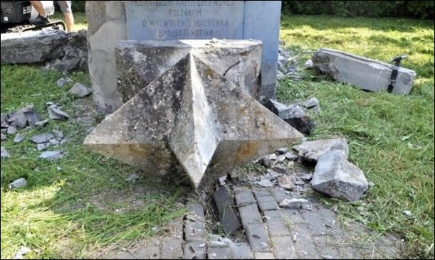 У Польщі знесли пам'ятник Червоної армії