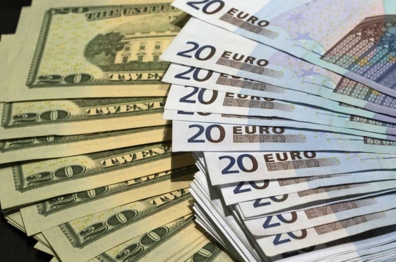 Стоимость доллара и евро в обменниках: курс валют на 17 августа