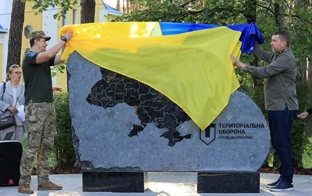 В Ирпене установили первый в Украине памятник теробороне