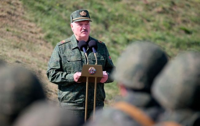 Лукашенко: белорусские военные самолеты готовы нести ядерное оружие