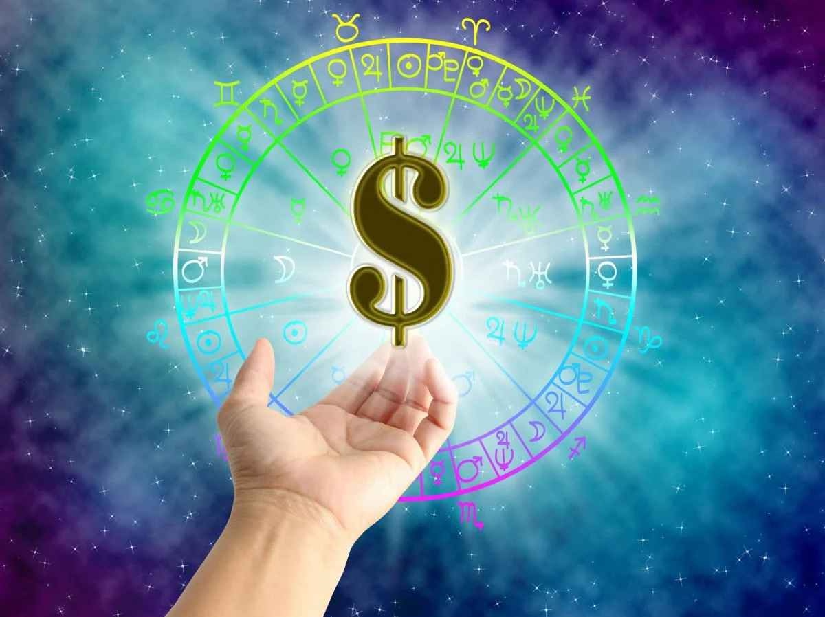 Астрологи назвали знаки зодиака, для которых осень 2022 года станет очень прибыльной